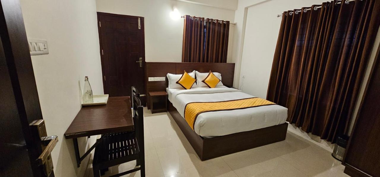 Blueway Residency Downtown Hotel Thiruvananthapuram Exteriör bild