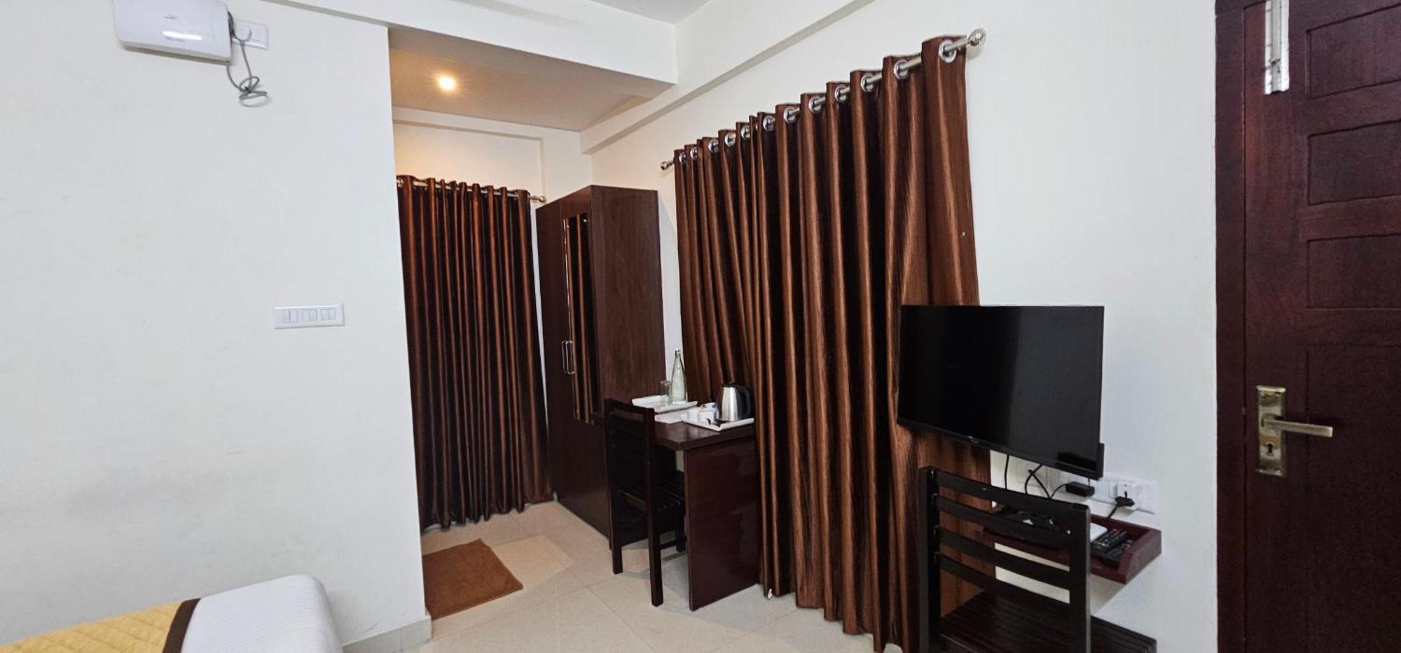Blueway Residency Downtown Hotel Thiruvananthapuram Exteriör bild