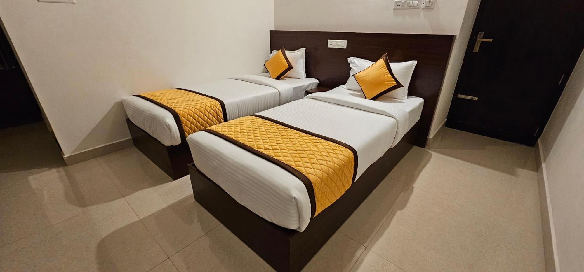Blueway Residency Downtown Hotel Thiruvananthapuram Exteriör bild