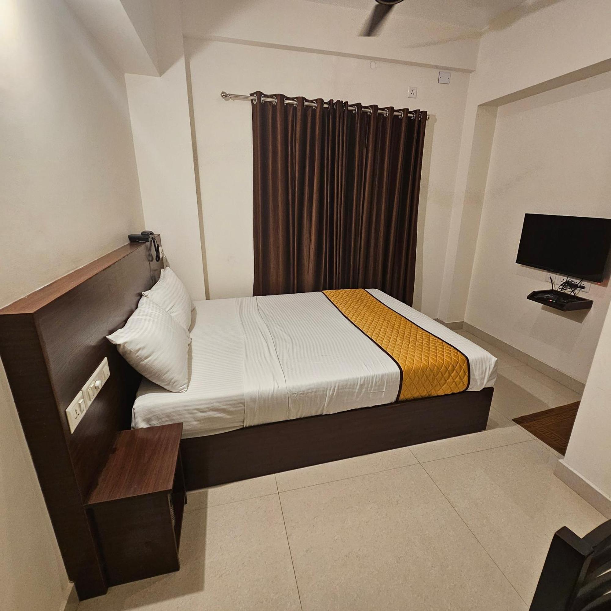 Blueway Residency Downtown Hotel Thiruvananthapuram Exteriör bild