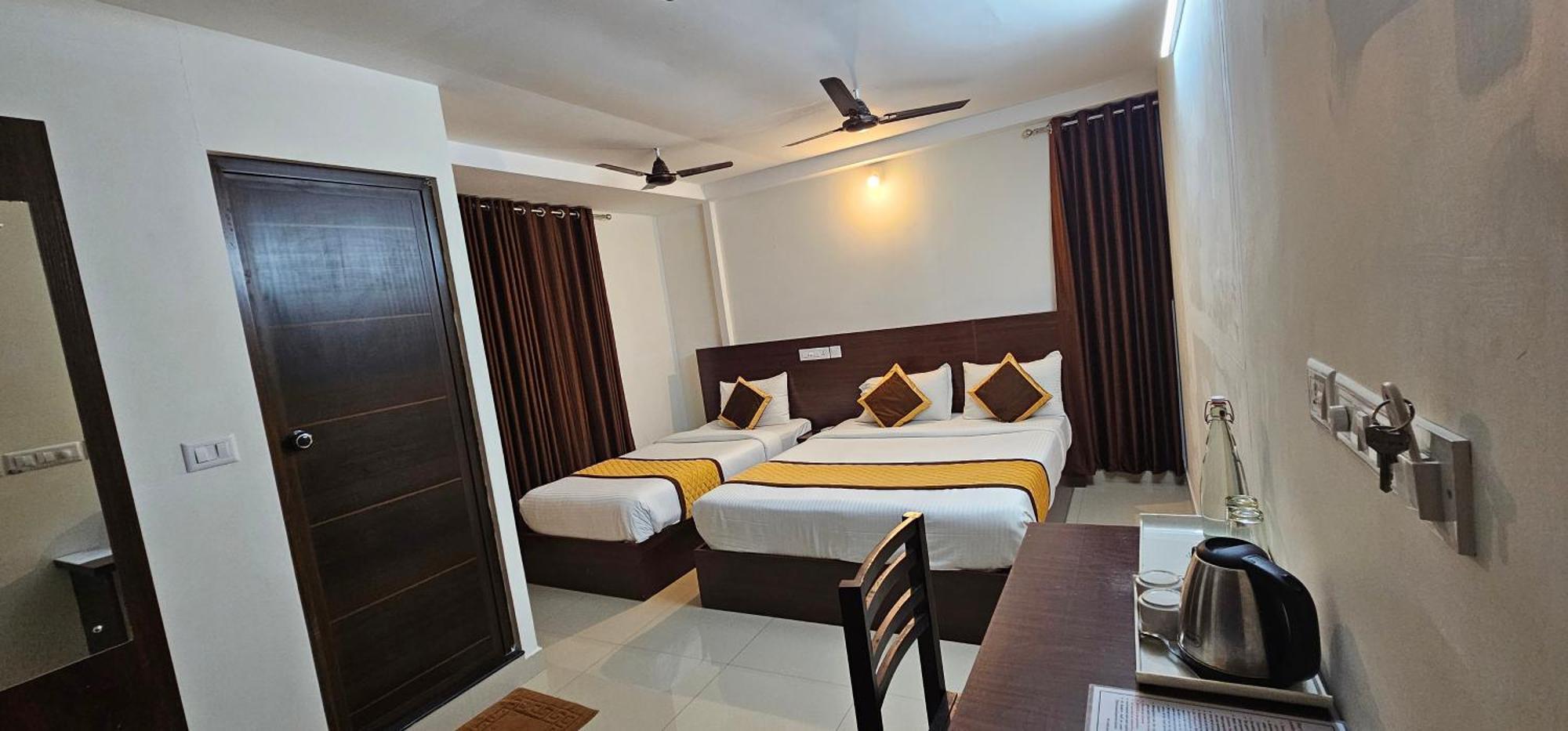 Blueway Residency Downtown Hotel Thiruvananthapuram Exteriör bild